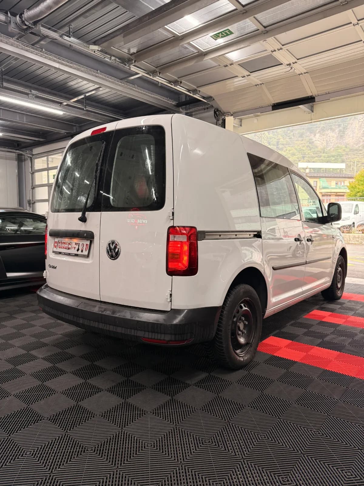 VW Caddy - Miniature 11