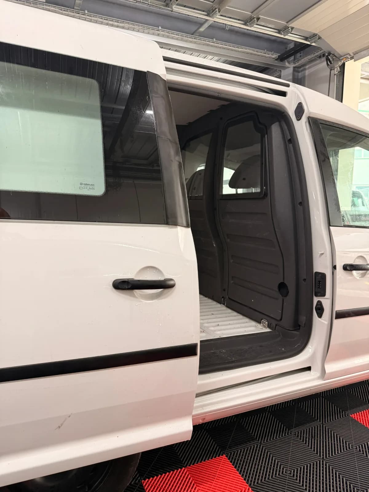 VW Caddy - Miniature 13