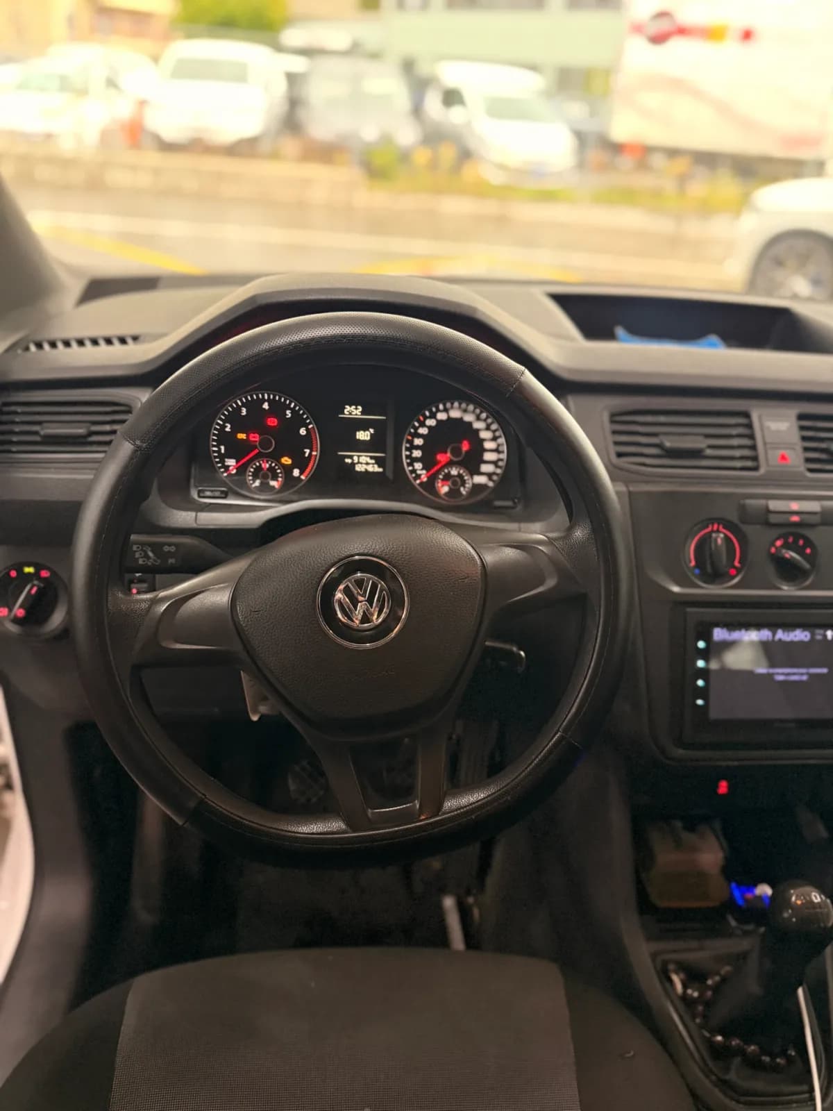 VW Caddy - Miniature 17
