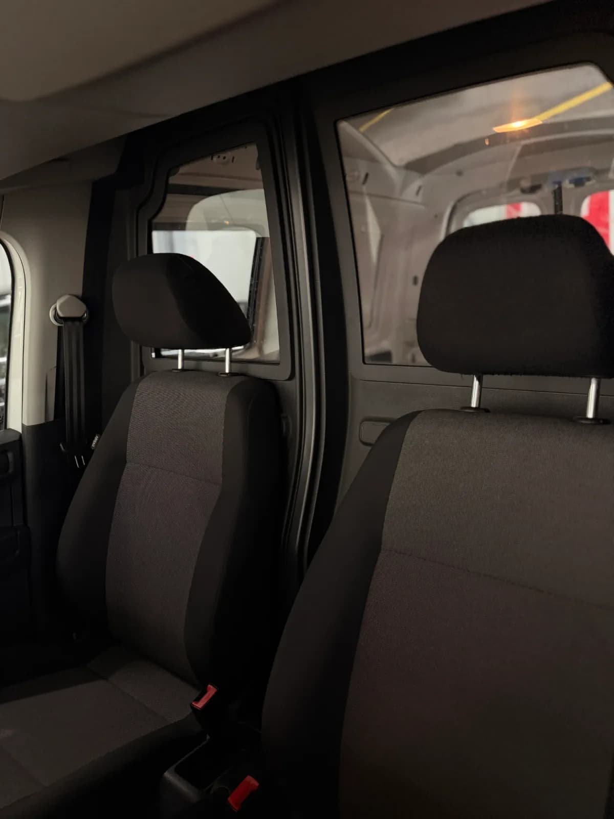 VW Caddy - Miniature 19