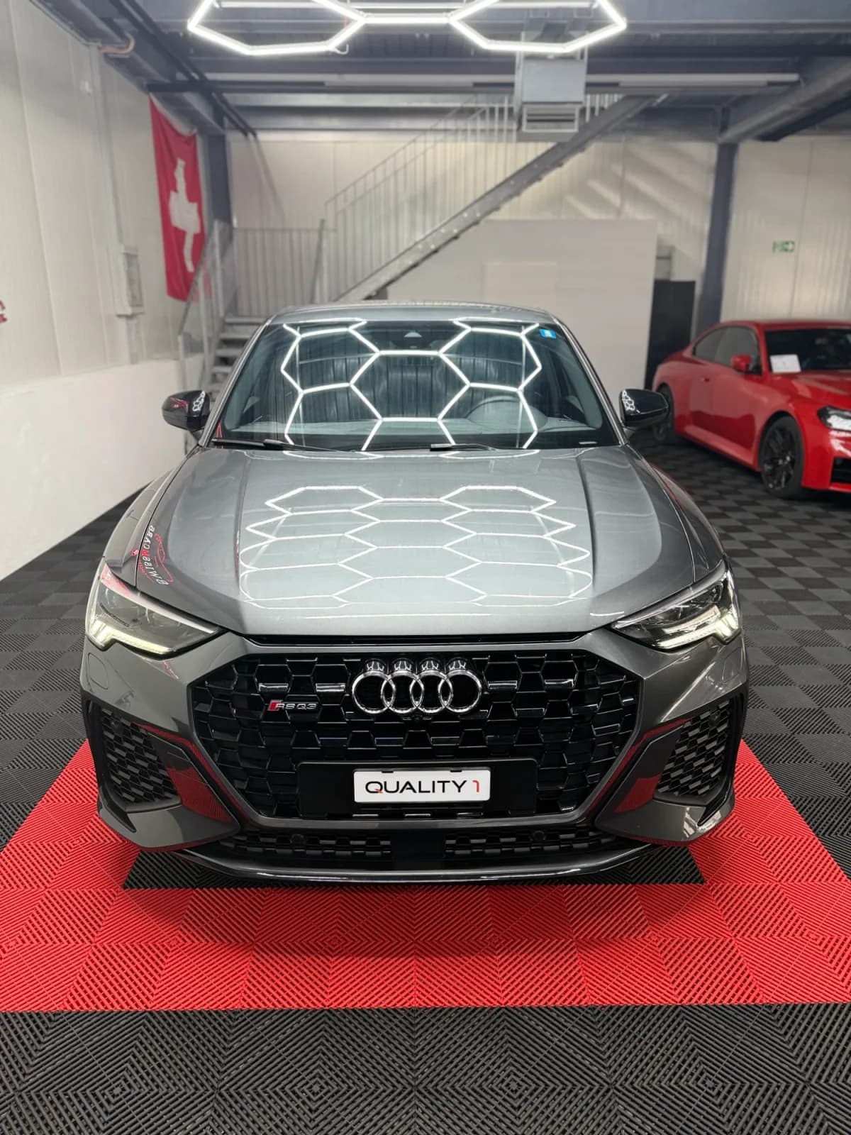 AUDI RSQ3 - Miniature 3