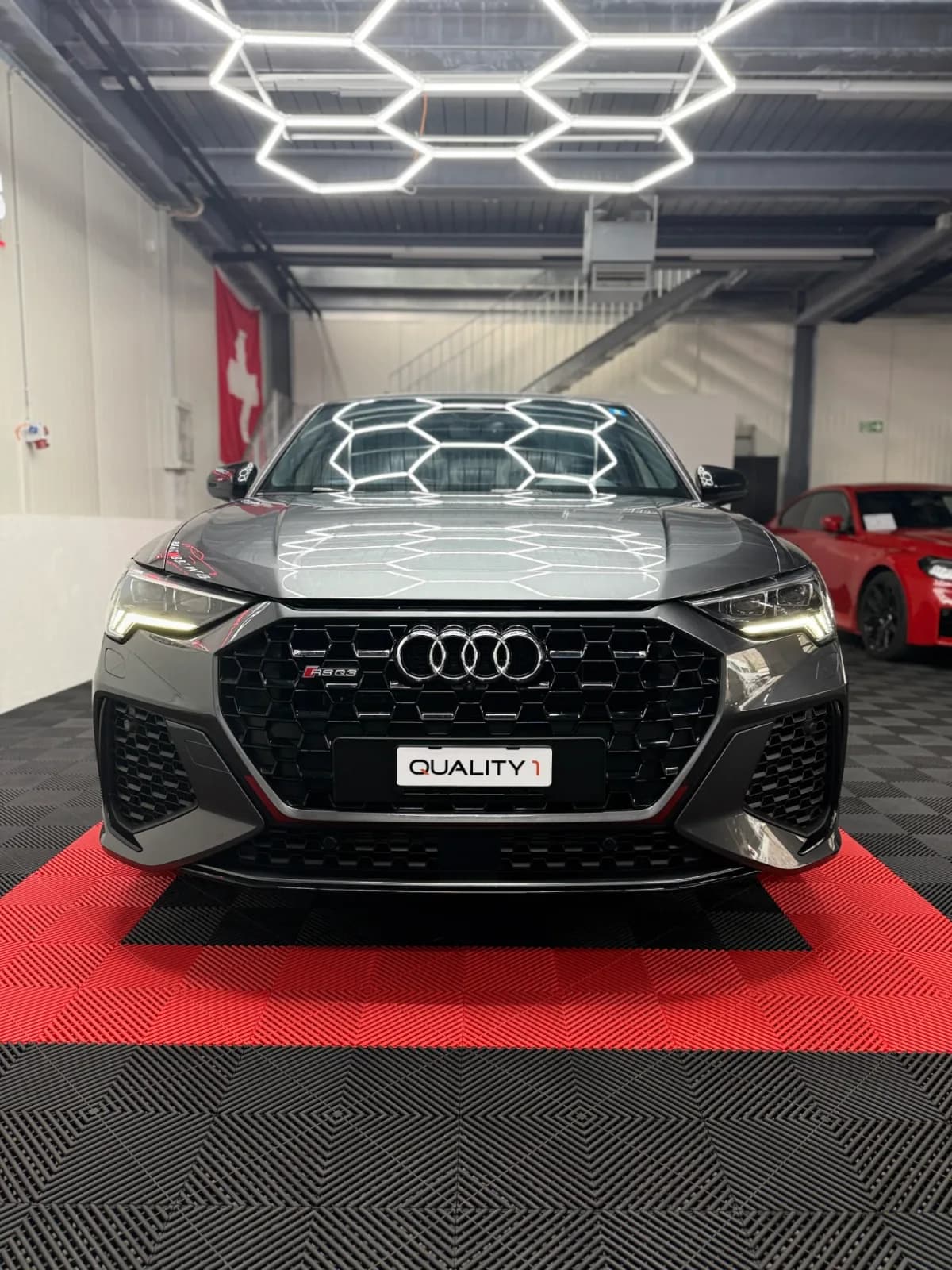 AUDI RSQ3 - Miniature 4
