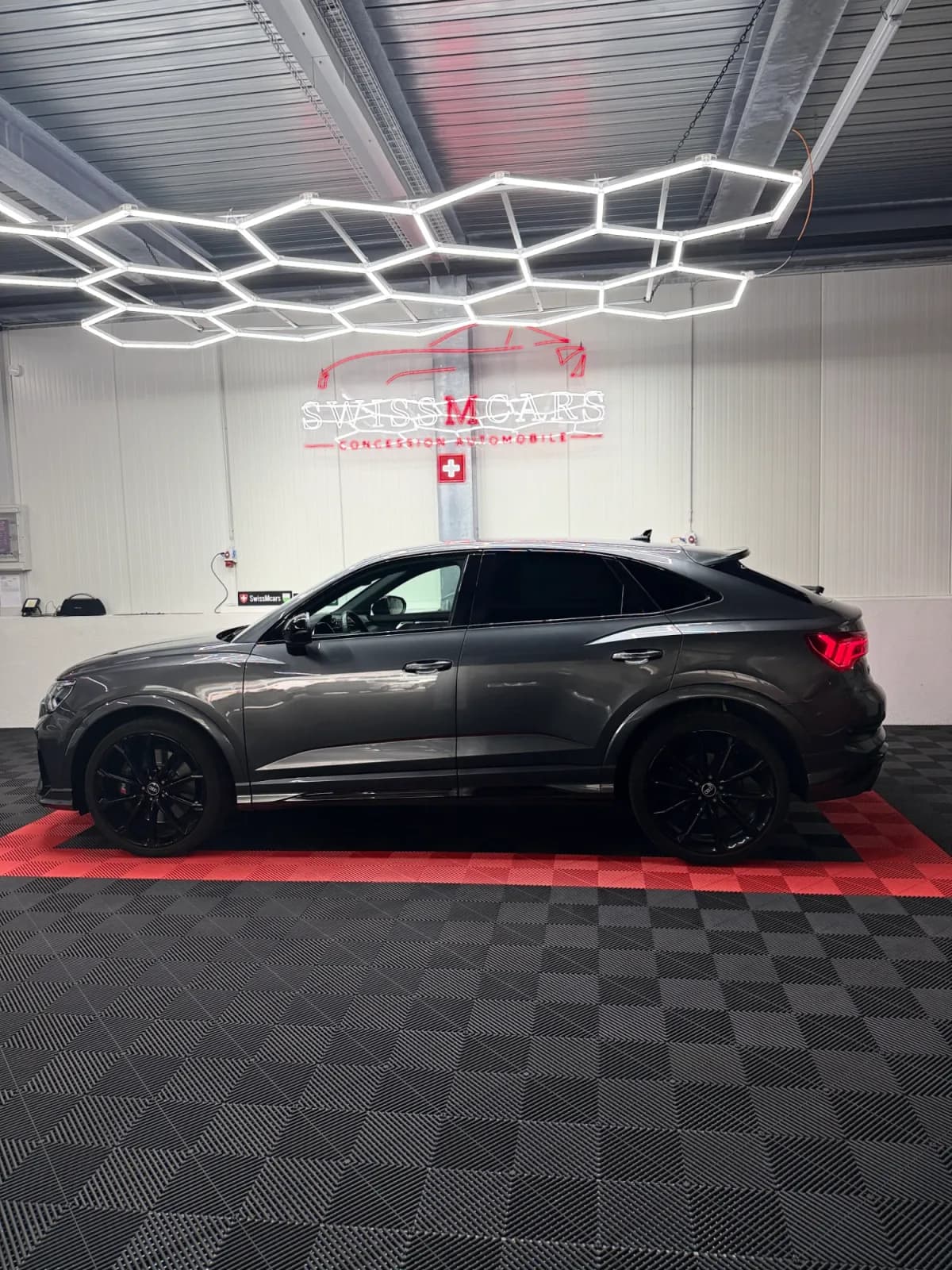 AUDI RSQ3 - Miniature 8
