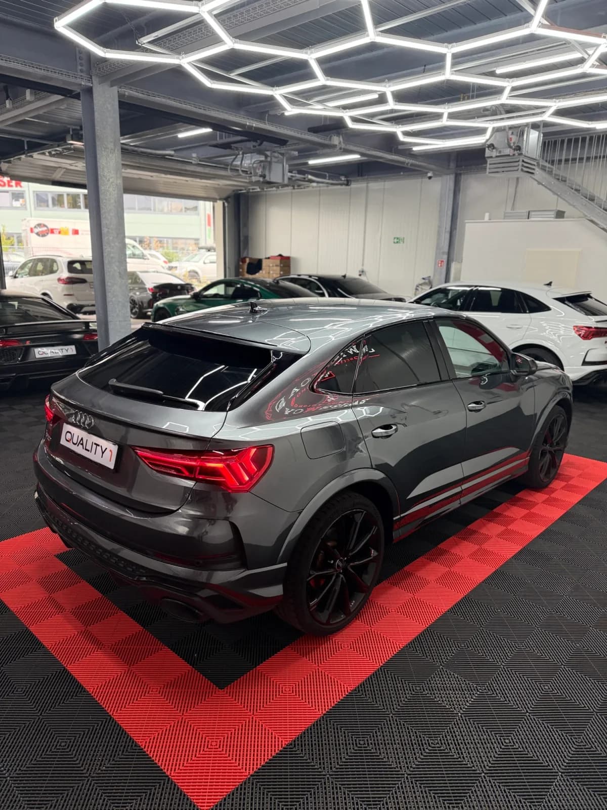AUDI RSQ3 - Miniature 12