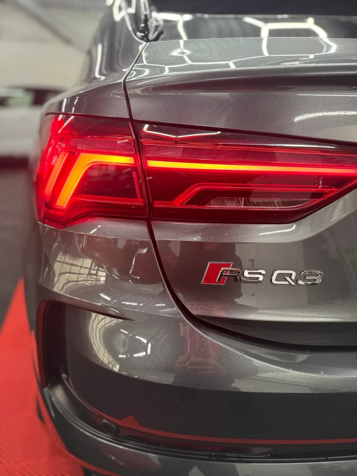 AUDI RSQ3 - Miniature 14
