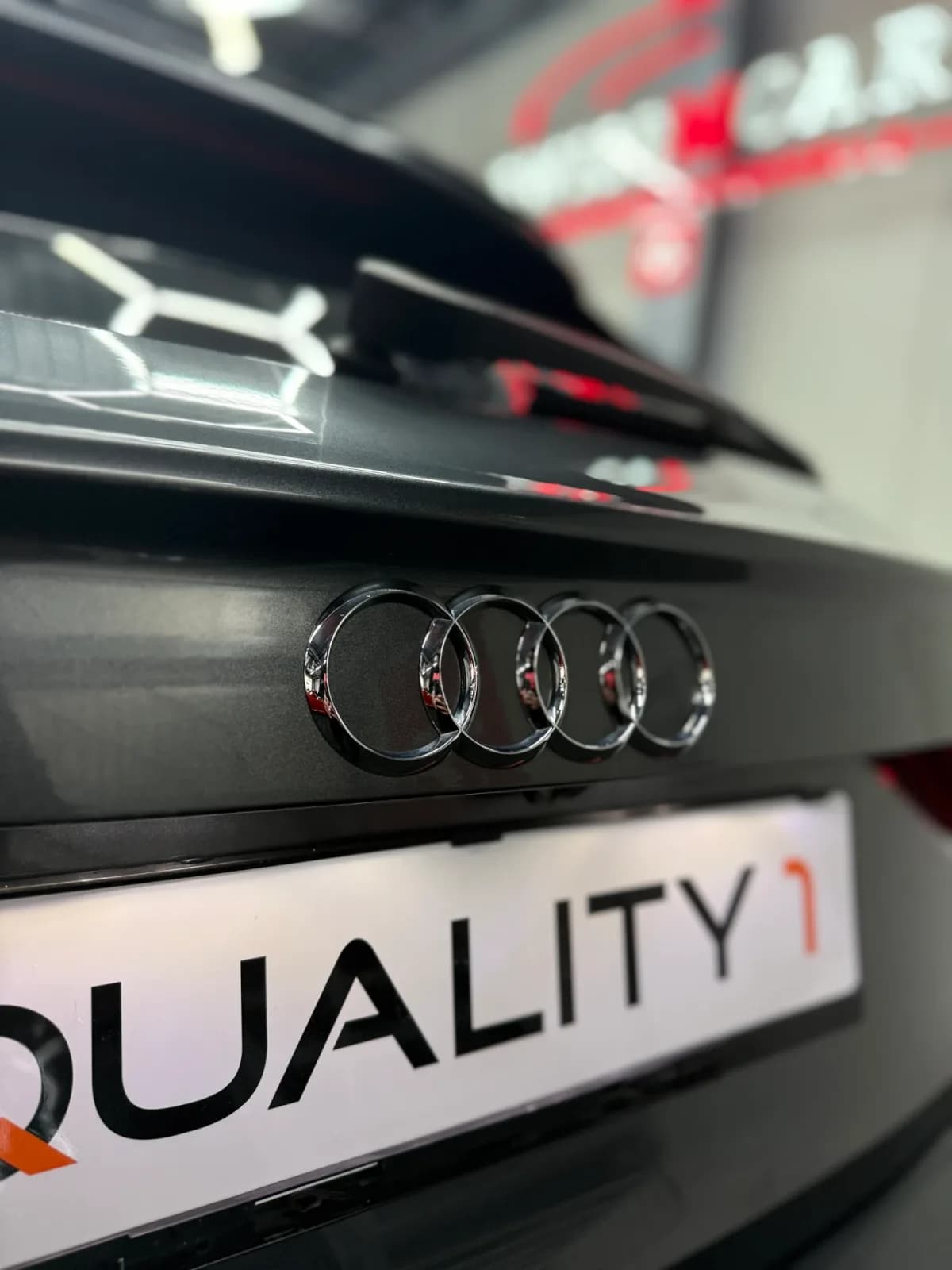 AUDI RSQ3 - Miniature 15