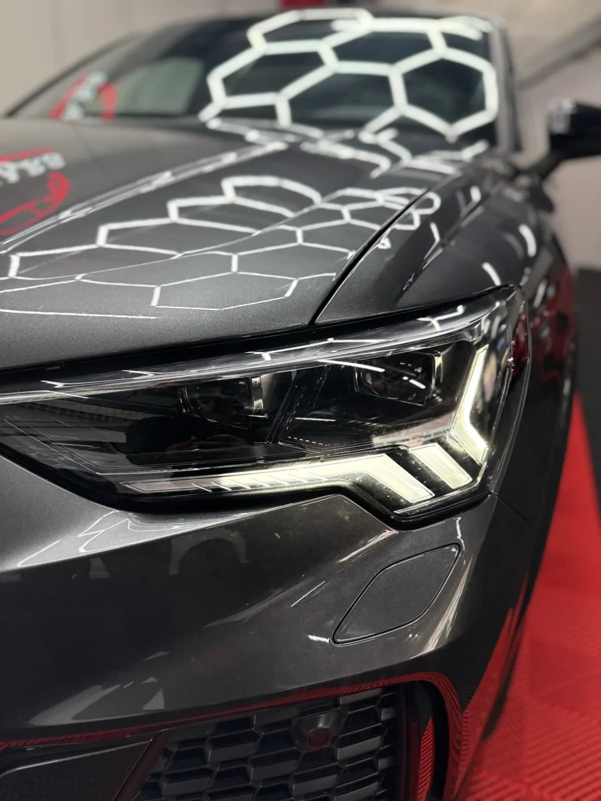 AUDI RSQ3 - Miniature 17