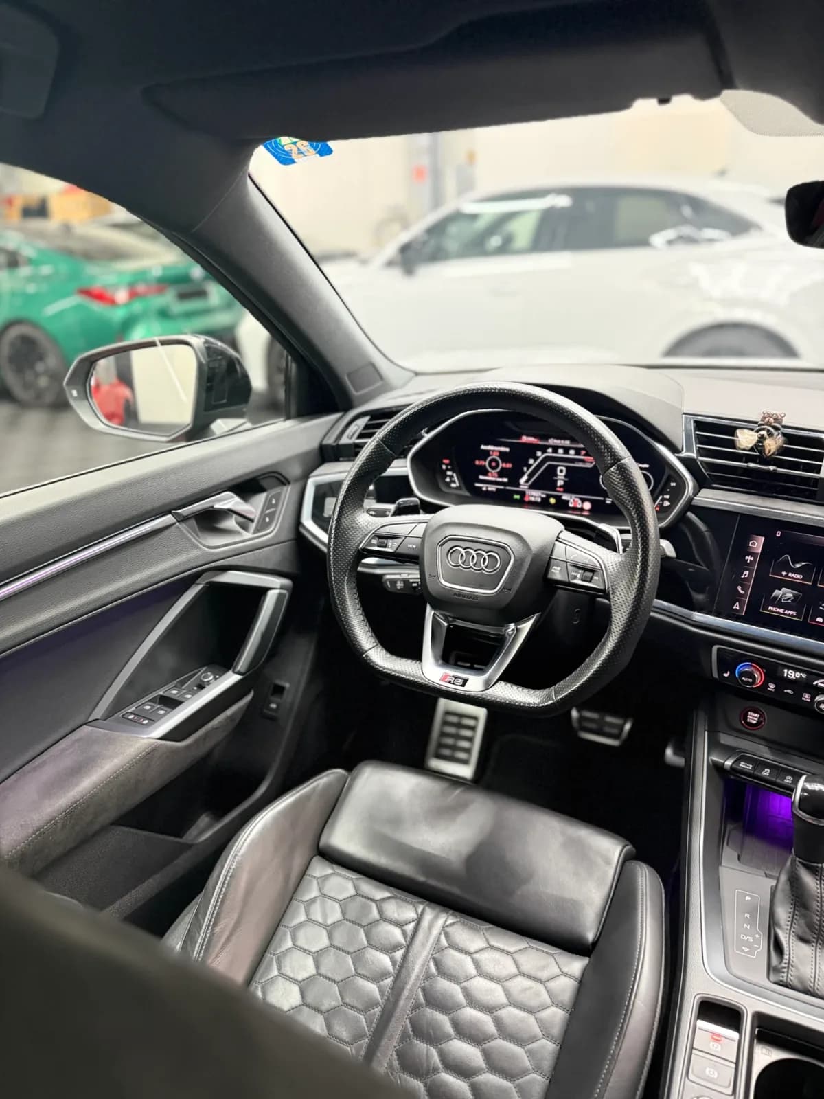 AUDI RSQ3 - Miniature 19