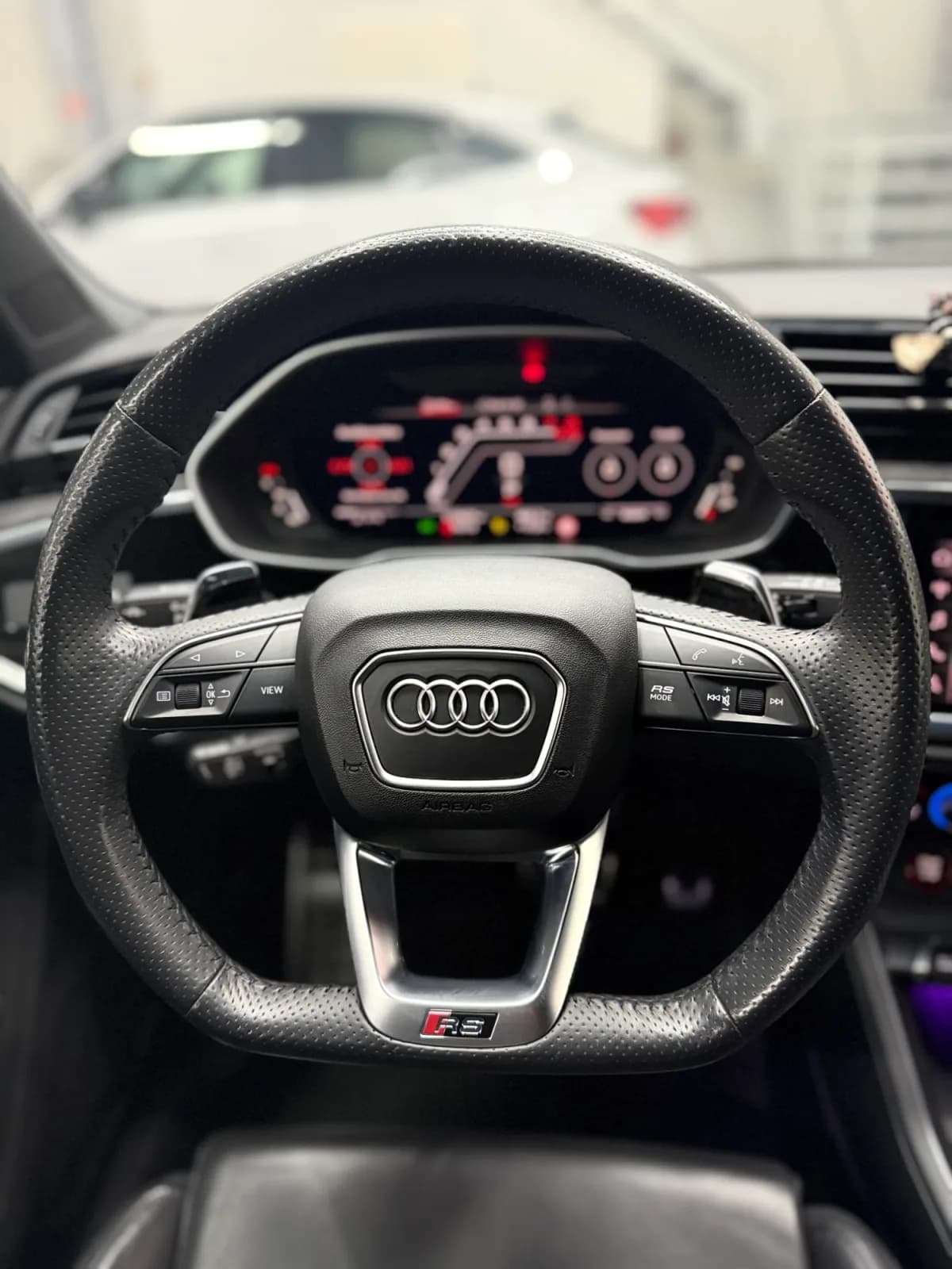 AUDI RSQ3 - Miniature 21