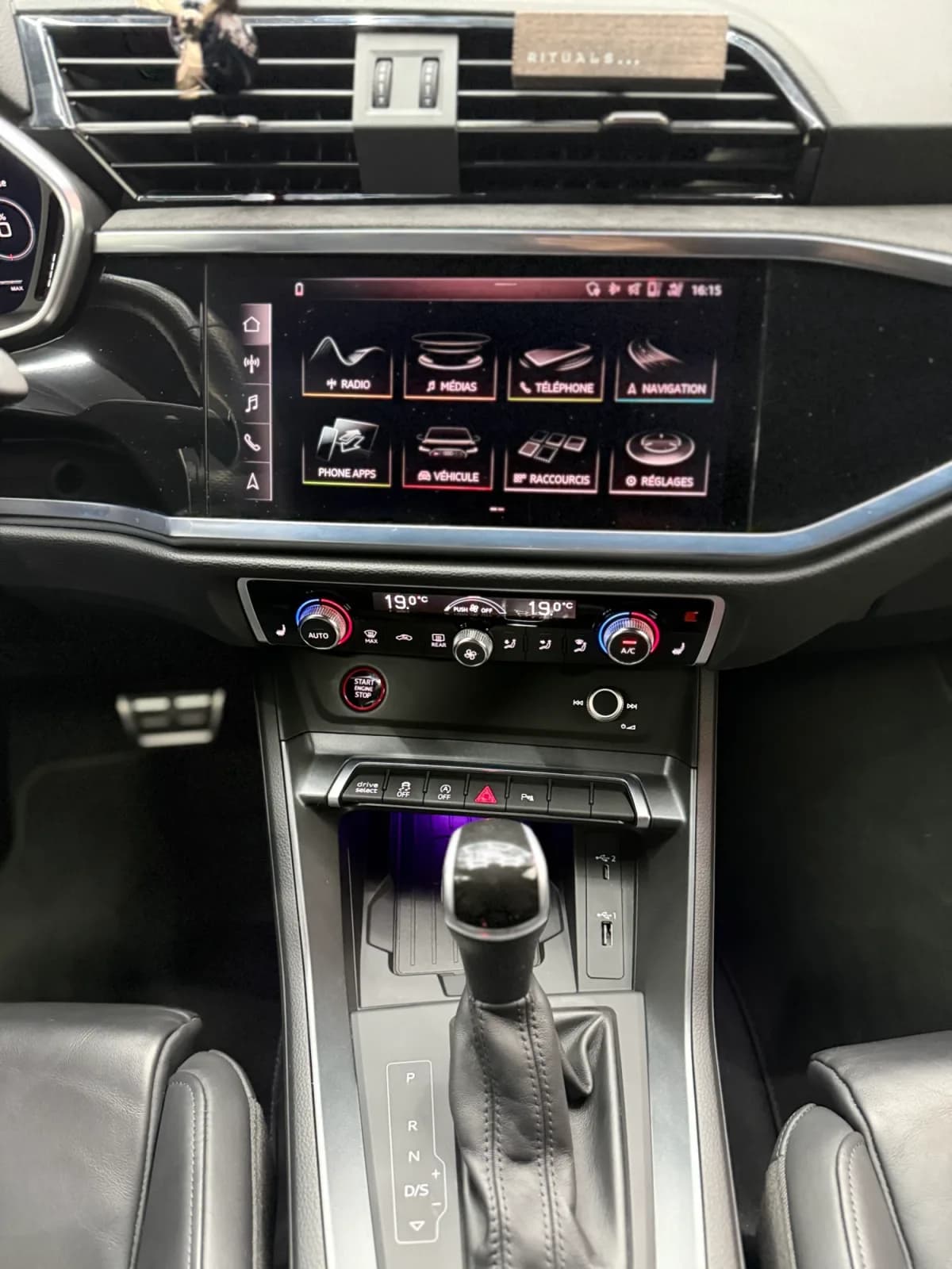AUDI RSQ3 - Miniature 23