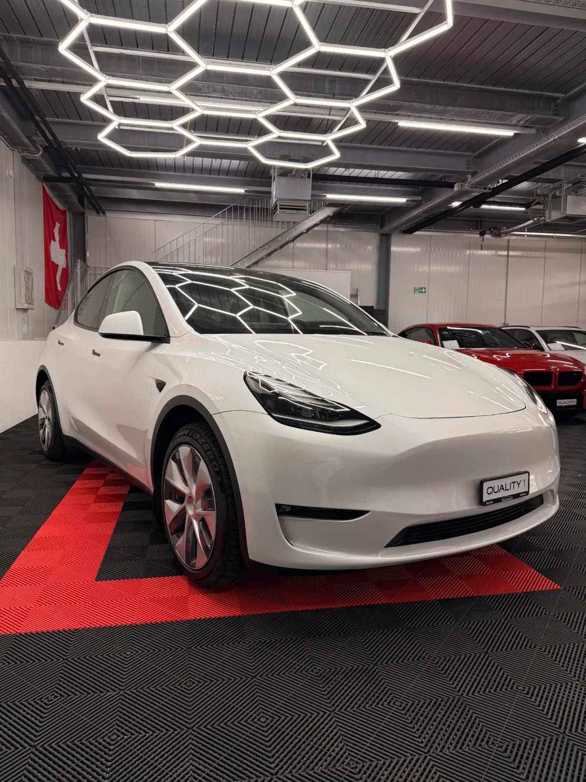 TESLA Model Y - Miniature 4