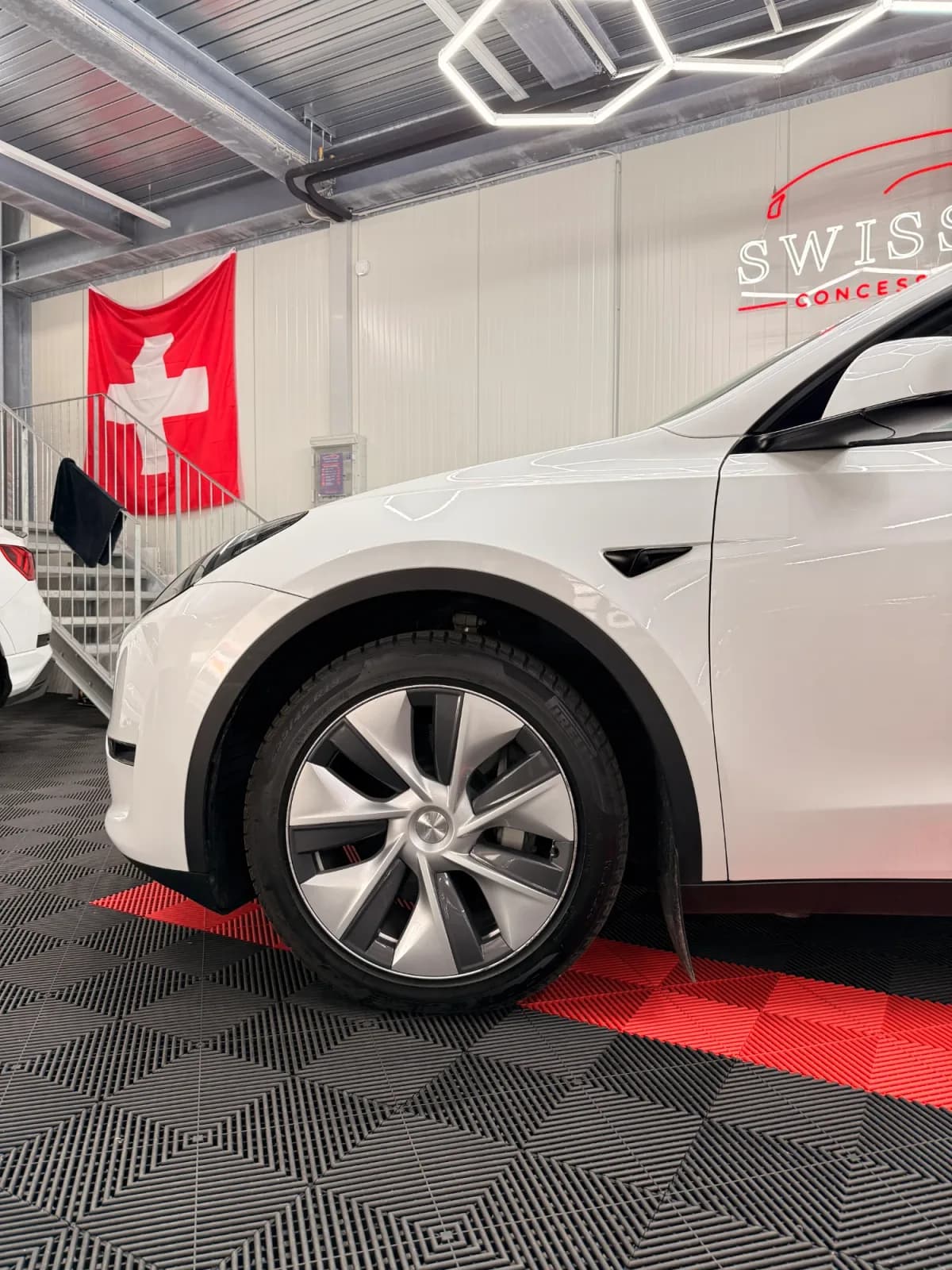 TESLA Model Y - Miniature 5