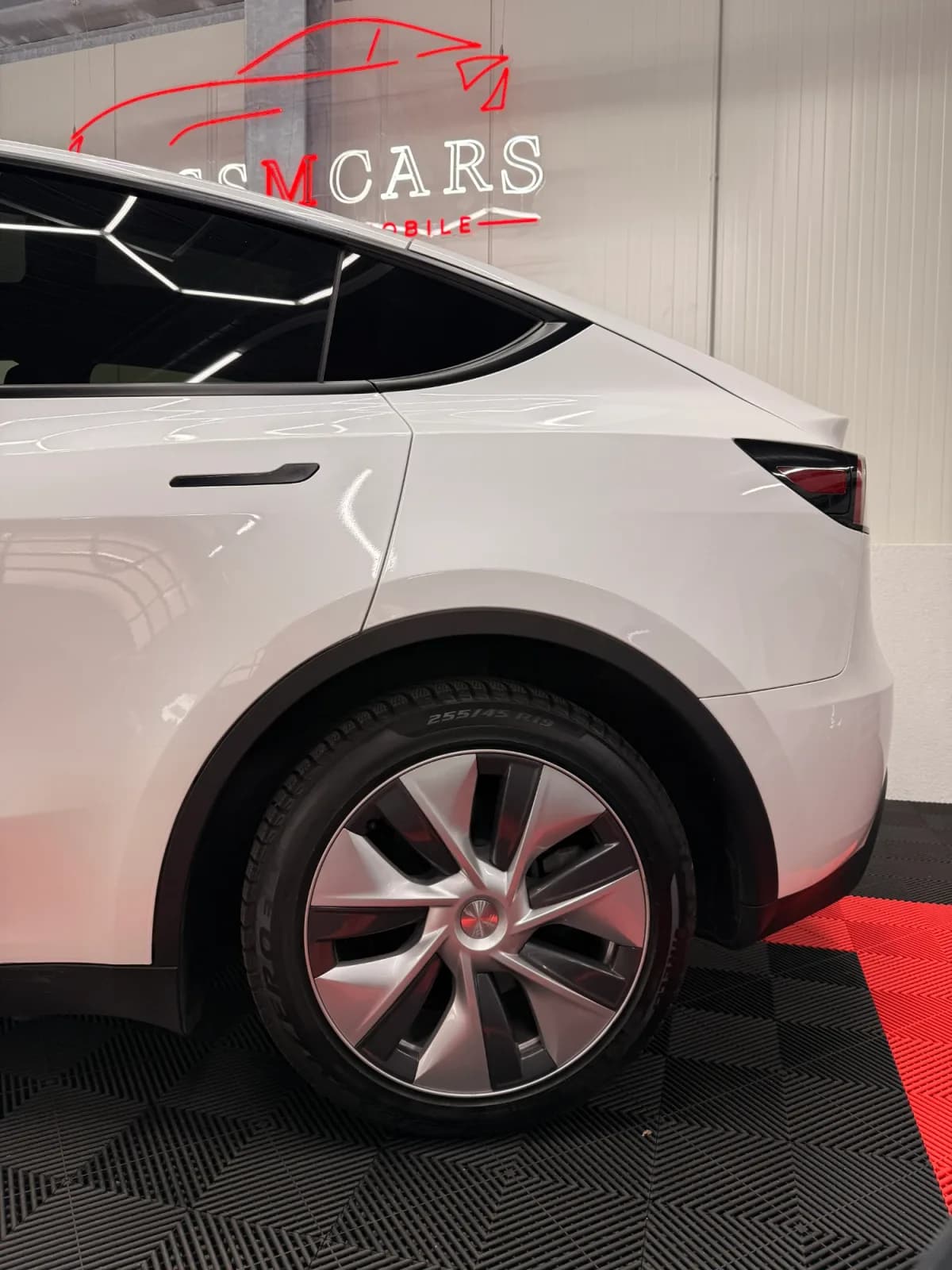 TESLA Model Y - Miniature 6