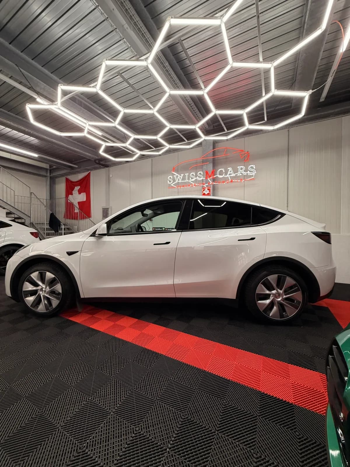 TESLA Model Y - Miniature 7