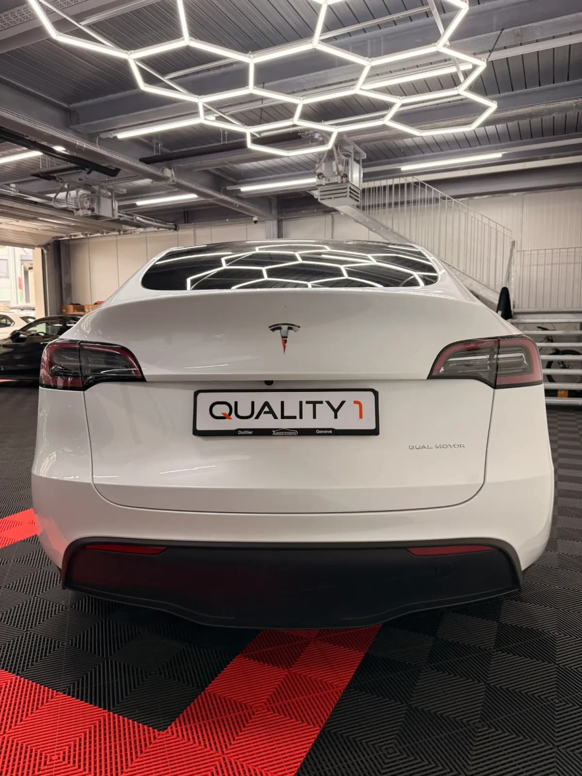 TESLA Model Y - Miniature 9