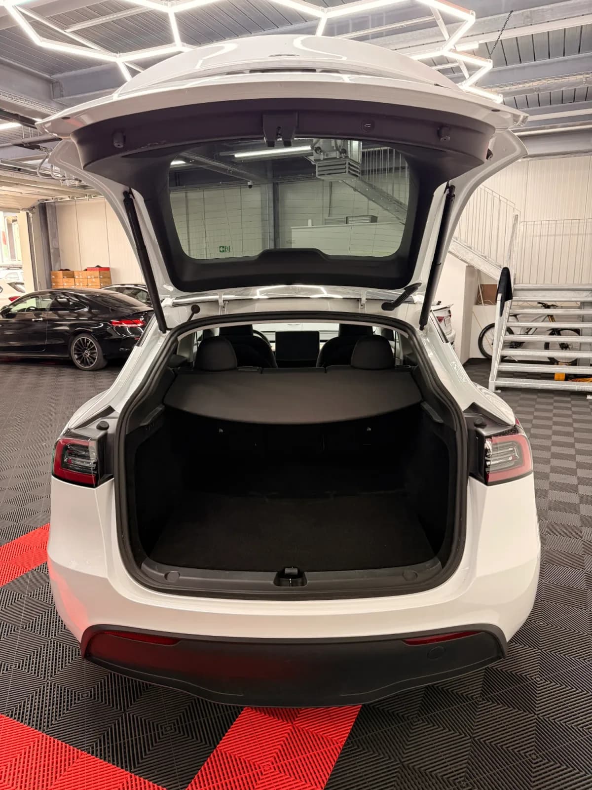 TESLA Model Y - Miniature 11