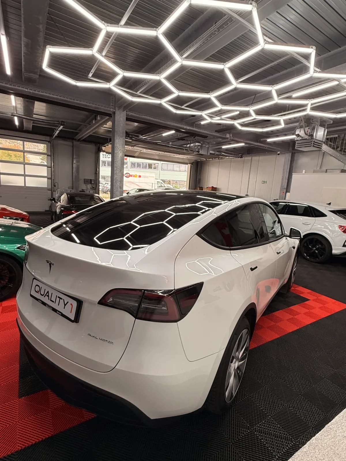 TESLA Model Y - Miniature 12