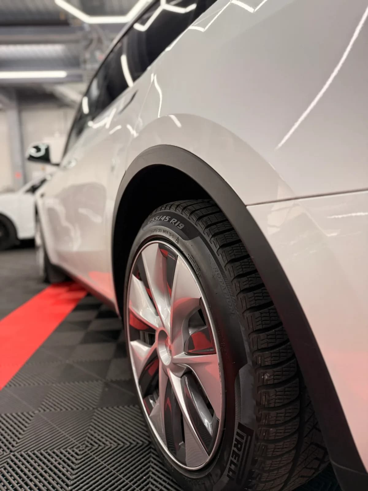 TESLA Model Y - Miniature 13