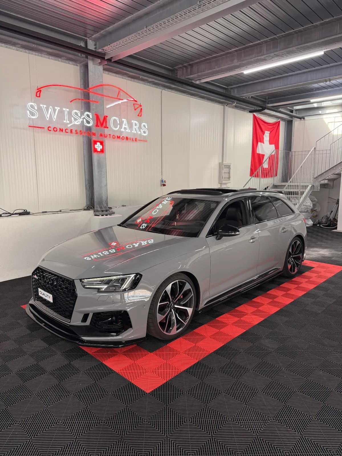 Audi RS4 gris nardo