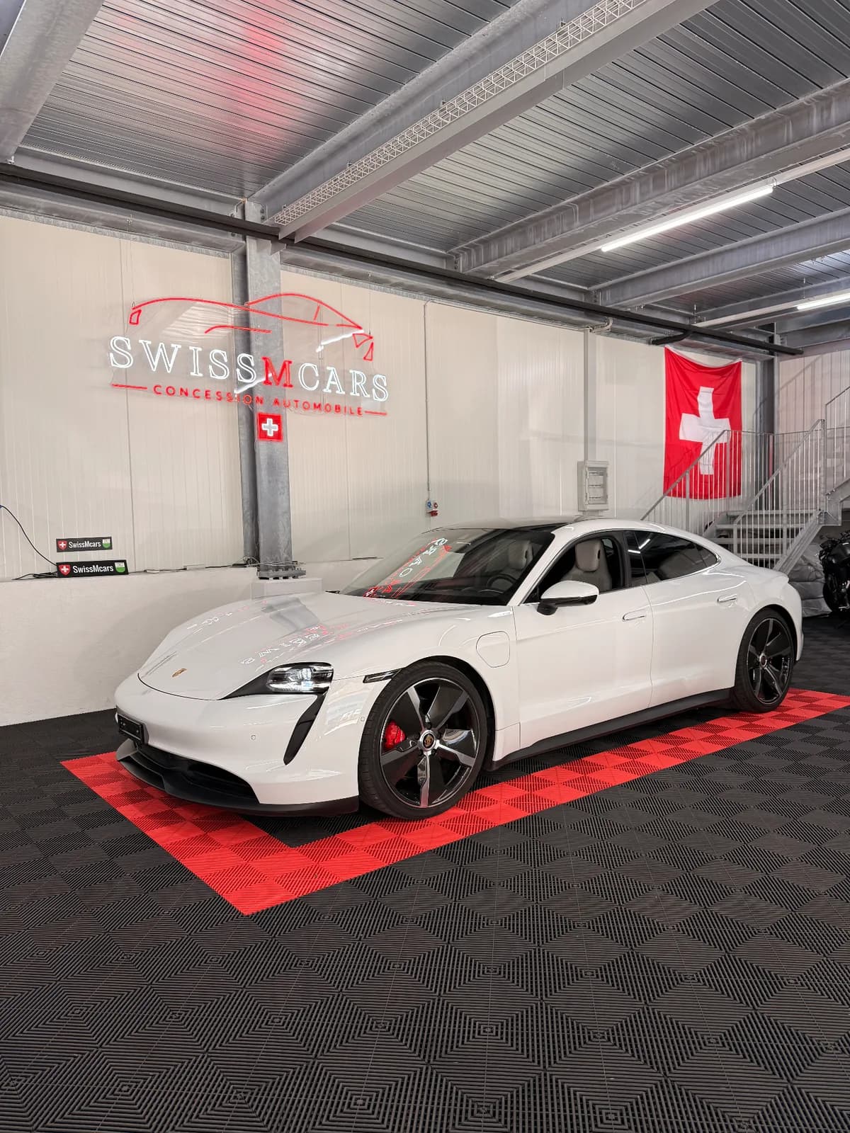 Porsche TAYCAN - Photo 1